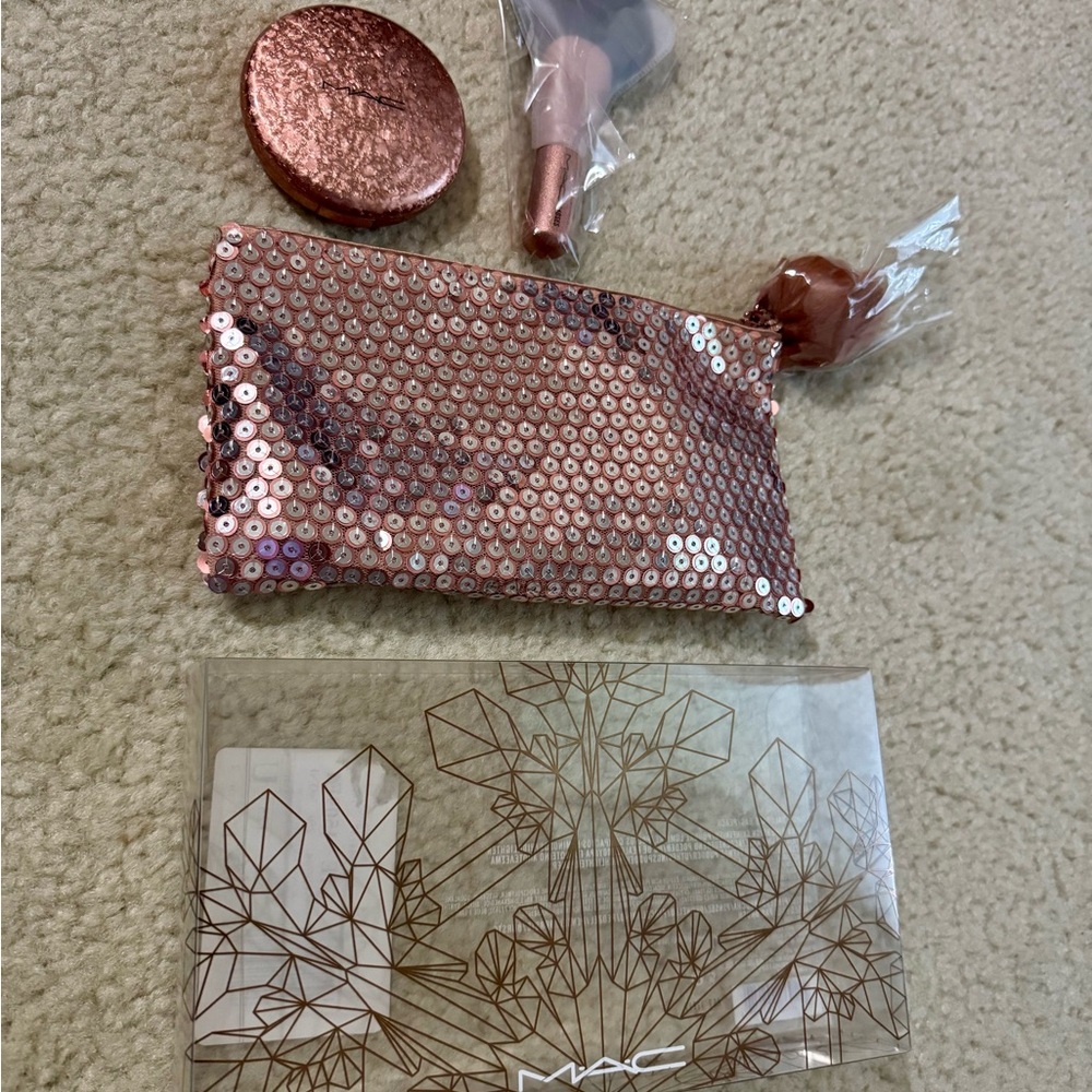 MAC COSMETICS EXTRA DIMENSION SHOW GOLD /Rose Gold Makeup Set with brush - Picture 4 of 7